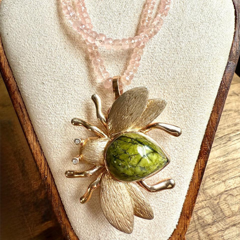 Bee pendent / brooch